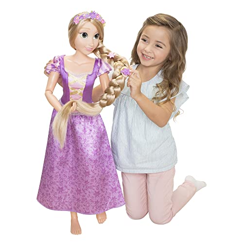 Disney Princesas Amiga Rapunzel de 80 cm con hasta 11 Puntos de Articulación – La Muñeca Viste su Clásico Vestido de la Película y su Largo y Precioso Peinado – Juguete Niña 3 Años +
